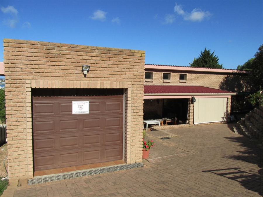 2 Bedroom Property for Sale in Stilbaai Wes Western Cape